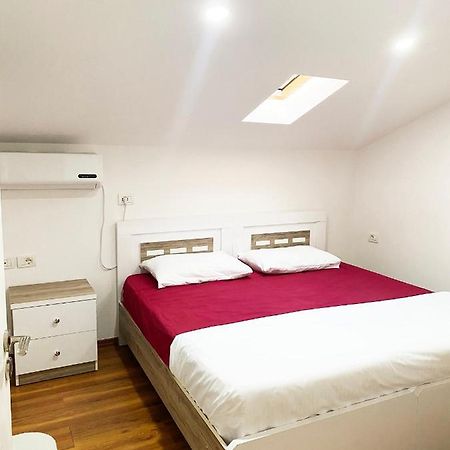 Guest House Himaj Berat Esterno foto