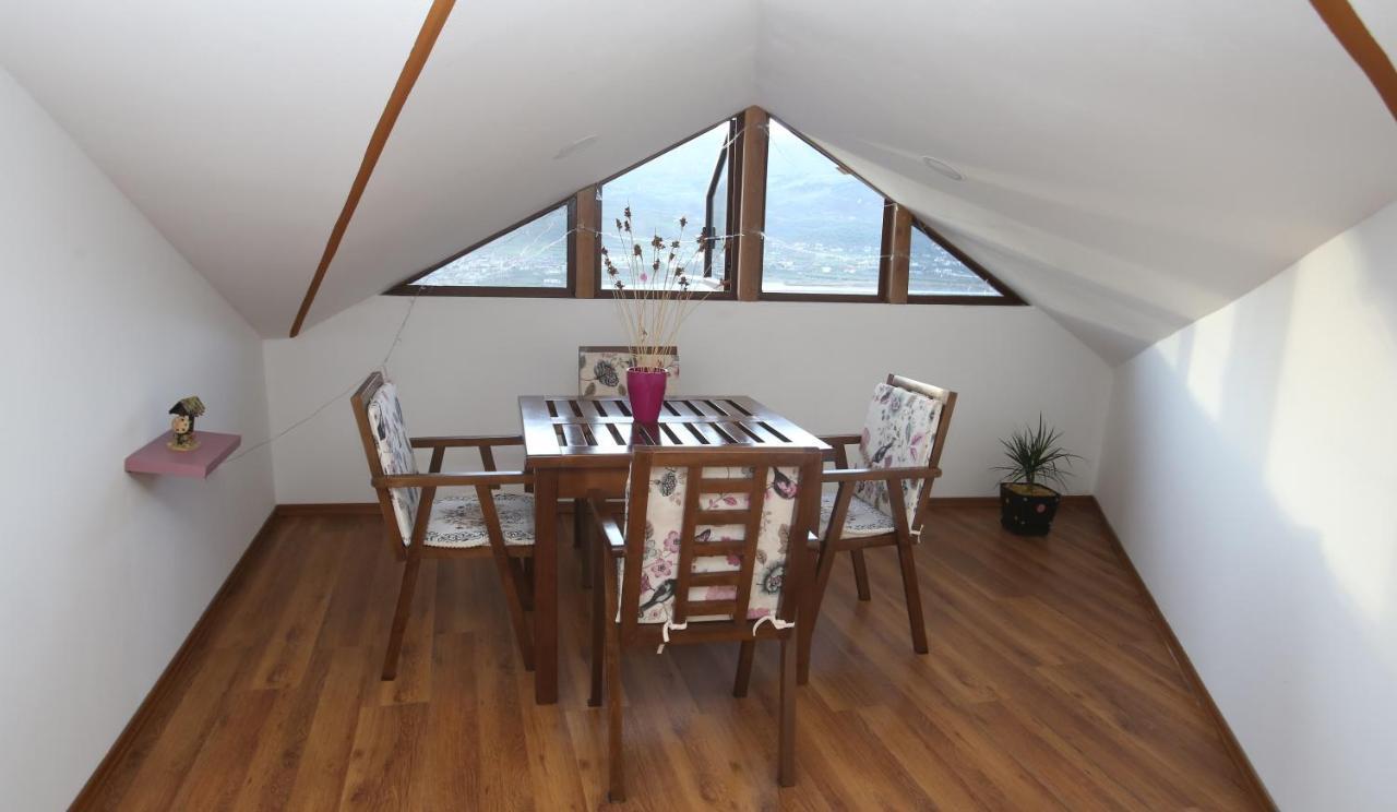 Guest House Himaj Berat Esterno foto